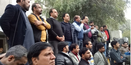 Lahore journalists lock up Jang offices in protest over job cuts  